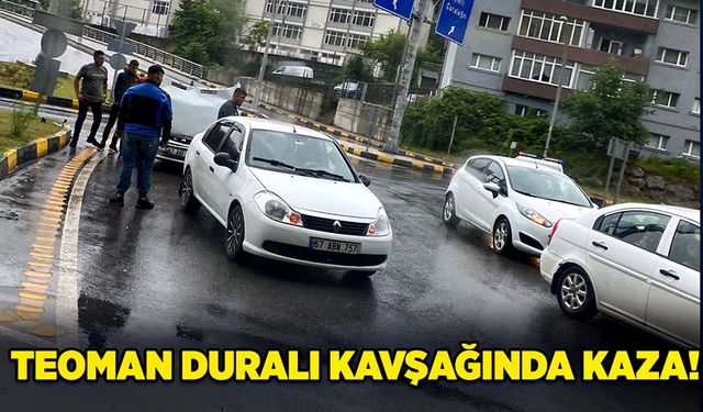 Teoman Duralı kavşağında kaza!