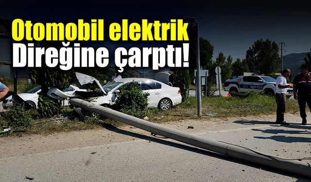 Otomobil yoldan çıkıp elektrik direğine çarptı!