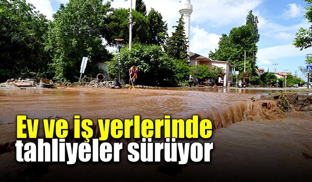 Ev ve işyerlerinde ekiplerin su tahliyesi devam ediyor