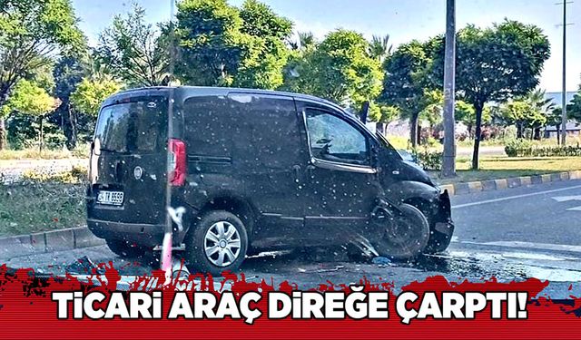 Ticari araç direğe çarptı!