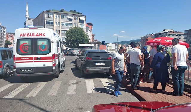 Ereğli'de otomobil ile motosiklet çarpıştı: 2 yaralı