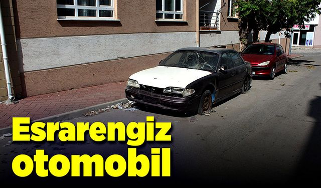 Terkedilmiş otomobil mahalleliyi endişelendiriyor