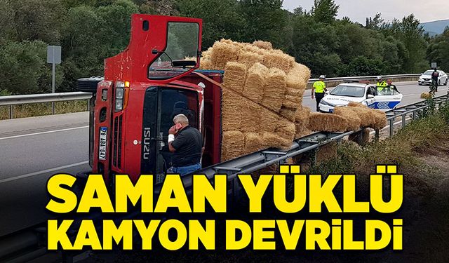 Saman yüklü kamyon devrildi