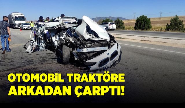 Otomobil traktöre arkadan çarptı!