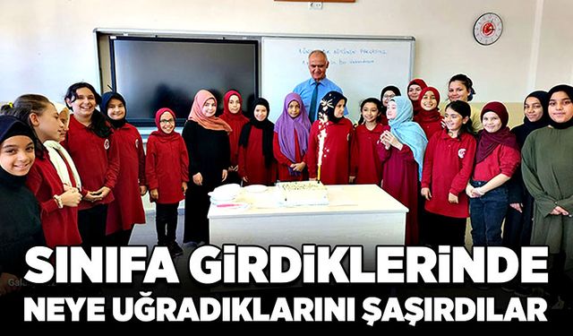 Sınıfa girdiklerinde neye uğradıklarını şaşırdılar