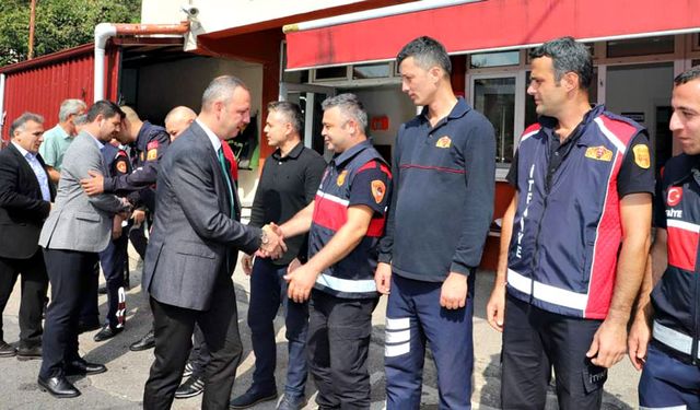 Başkan’dan itfaiye erlerine kutlama ziyareti