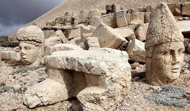 Nemrut Dağı'nın devasa heykelleri nano kireçle geleceğe taşınıyor