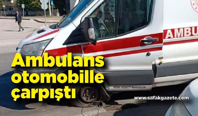 Ambulans otomobille çarpıştı