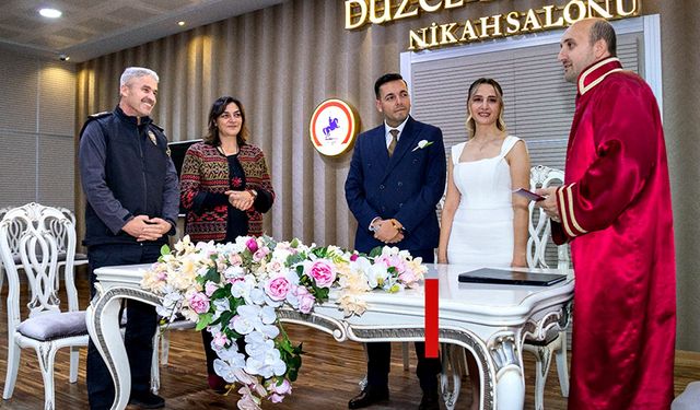 Düzce'de polisler birbirlerine evet dedi, emniyet müdürü şahit oldu