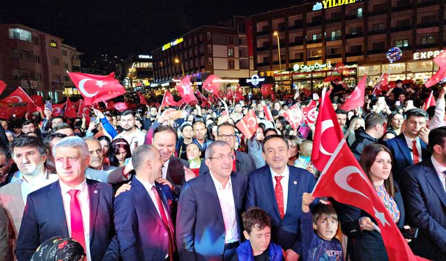 Karabük’te Cumhuriyet'in 100. yılı fener alayı