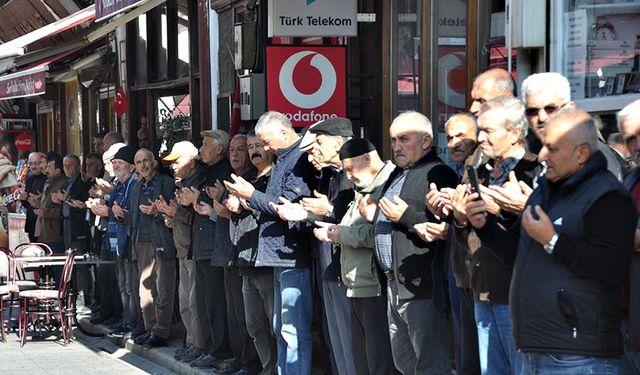 Esnaflar, Atatürk için dua etti