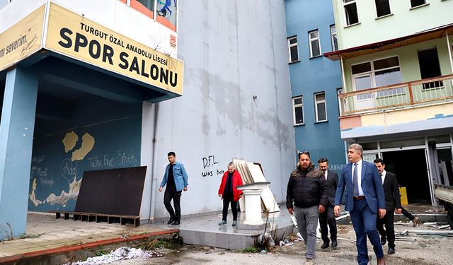 Düzce Valisi, eğitim kurumlarındaki gelişmeleri yerinde inceledi