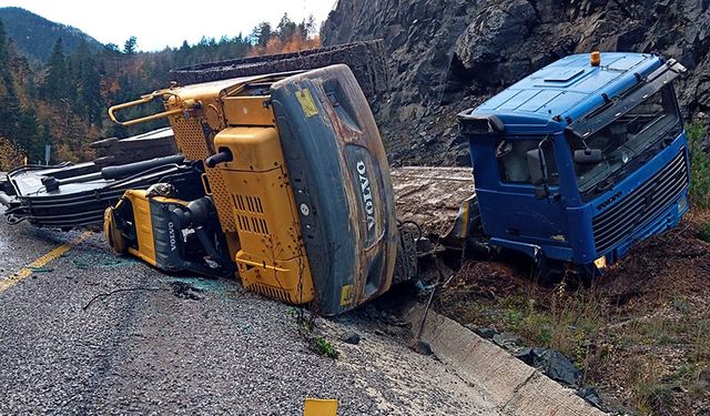 Ekskavatör devrildi: Faciadan dönüldü!