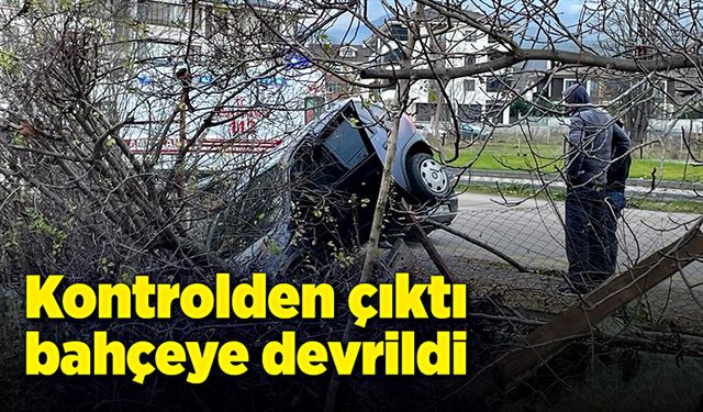 Kontrolden çıkan otomobil bahçeye devrildi!