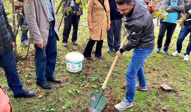 Toprak numunesi alımı uygulamalı gösterildi