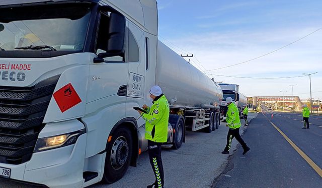 Bolu Dağı'nda kış lastiği olmayan araçların geçişine izin verilmiyor