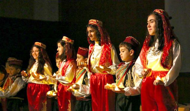 Engelli Korosu ve Engelliler Folklor Gösterisi İzleyenleri Büyüledi