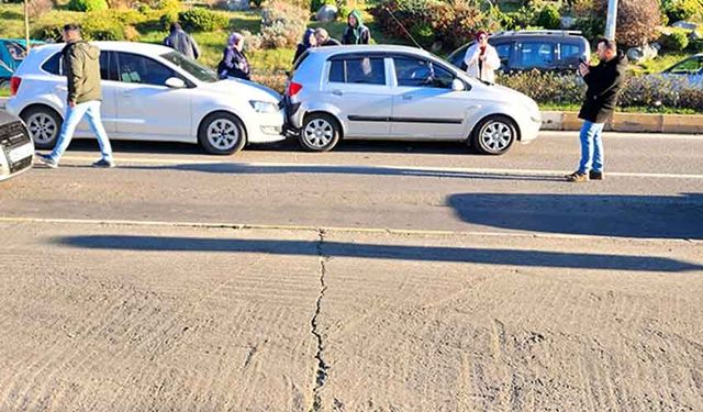 Sahil yolunda kaza araçlar birbirilerine girdi