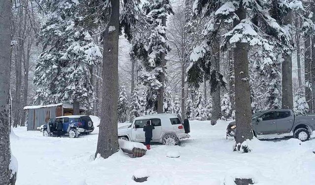 Offroadçılar, yaylalarda mahsur kalan tatilcileri kurtardı!