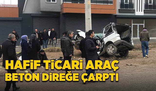 Hafif ticari araç beton direğe çarptı!