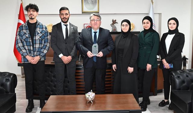 ZBEÜ Rektörü, Iraklı Öğrenciler Derneği Başkanı ve Üyelerini Ağırladı