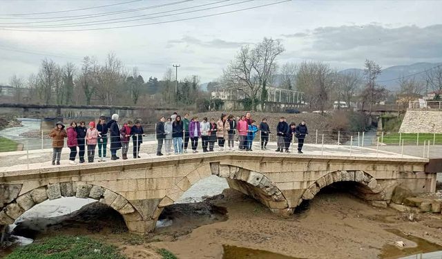 Düzce İlkokul ve Ortaokul Öğrencileri Tarihi Yerleri Keşfetmek İçin Konuralp'e Yol Aldı