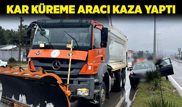 Kar küreme aracı kaza yaptı