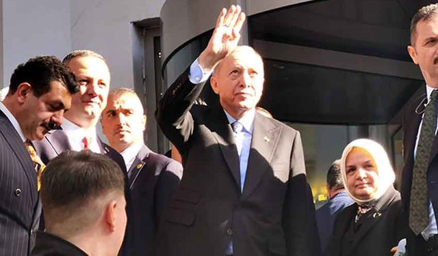 Cumhurbaşkanı Erdoğan’a sevgi seli, görmek için yoğun çaba harcadılar