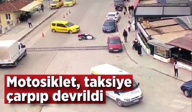 Motosiklet taksiye çarpıp devrildi