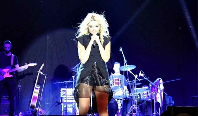 Hadise ve Teoman Bartın’ı coşturdular