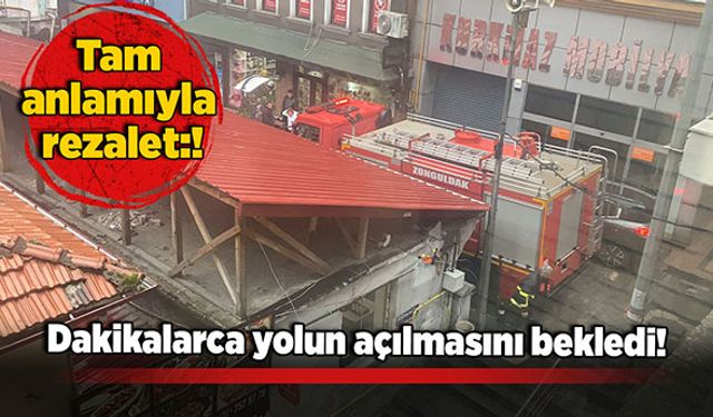 Tam bir rezalet: Dakikalarca yolun açılmasını bekledi!