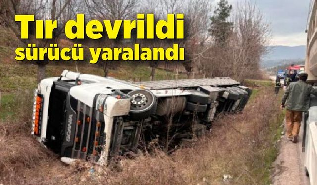 Devrilen tırın sürücüsü yaralandı