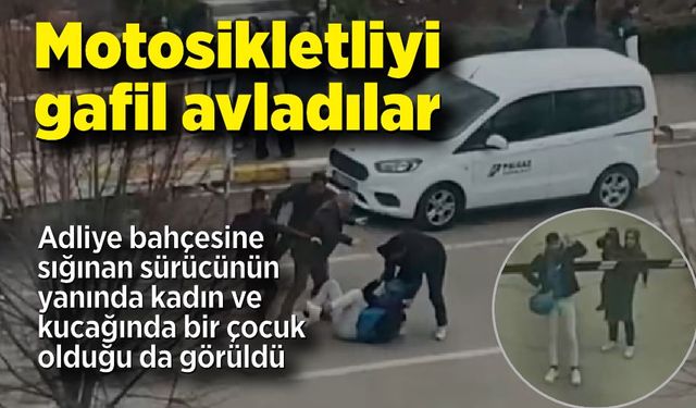 Motosikletliyi gafil avladılar: 4 kişi önünü kesip tekme ve yumruklarla saldırdı