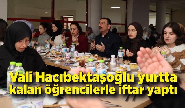 Vali Hacıbektaşoğlu yurtta kalan öğrencilerle iftar yaptı