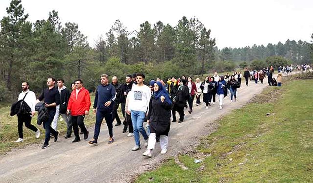 Vali Aslan gençlerle birlikte doğa yürüyüşü yaptı