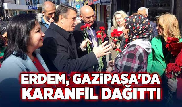 Tahsin Erdem, Gazipaşa'da karanfil dağıttı