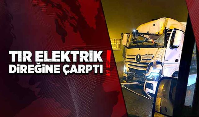 Tır elektrik direğine çarptı!