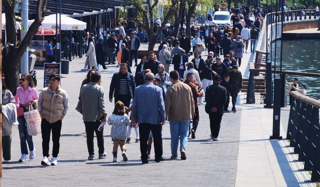 Bayram tatilinde sahillere akın ettiler