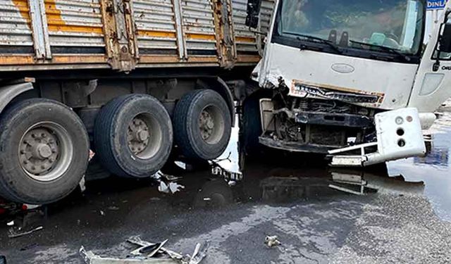 Mardin’de tır ile otomobil çarpıştı: 1 ölü, 4 yaralı