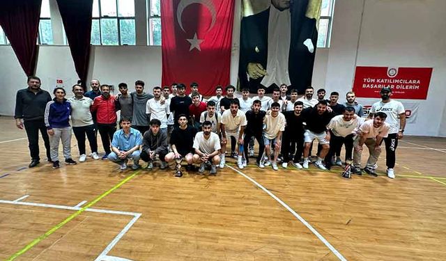 ZBEÜ’de Üniversiteler Arası Salon Futbolu Bölgesel Lig Grup Müsabakaları sona erdi