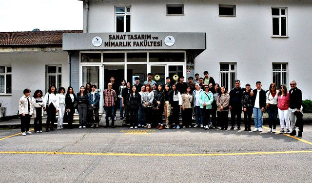 Lise öğrencileri Düzce Üniversitesi Sanat Tasarım ve Mimarlık Fakültesi’ni gezdi