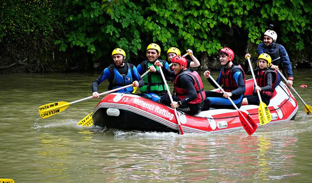 Rafting ile stres attılar