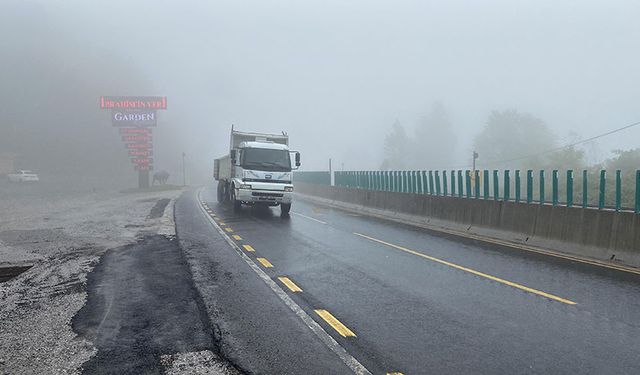 Bolu Dağı'nda sis ve yağış etkili oluyor