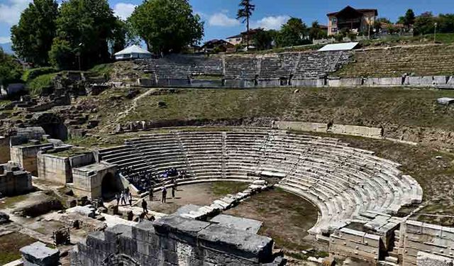 Antik tiyatro kazıları yeniden başladı