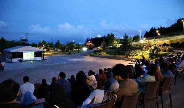 Düzce Üniversitesi’nde açık hava sinema günleri