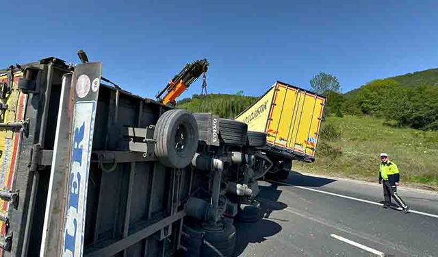 Tır devrildi! Anadolu Otoyolu trafiğe kapandı