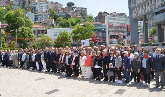 CHP’den alternatif çelenk