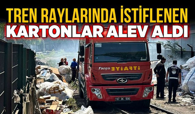 Tren raylarında istiflenen kartonlar alev aldı!