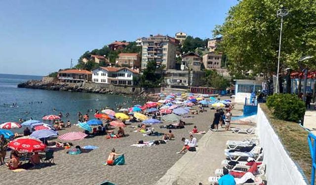 Plajda sezon yoğun başladı akın akın gidiyorlar