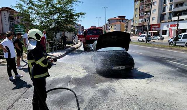 Otomobilde çıkan yangın paniğe yol açtı